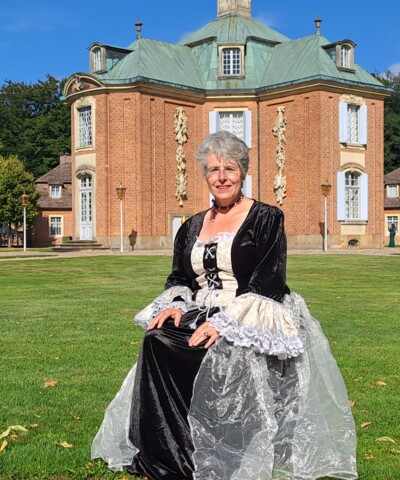 Anita Jacobi am Schloss